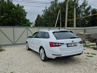 Skoda Superb foto 4