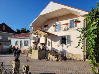 Se vinde casa în centru or. Ialoveni