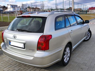 Toyota Avensis foto 4