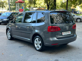 Volkswagen Touran foto 2