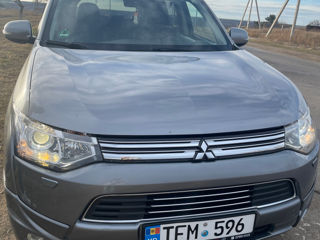 Mitsubishi Outlander foto 3