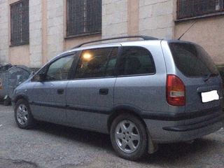 Opel Zafira foto 1