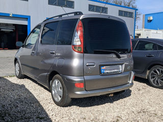 Toyota Yaris Verso foto 3