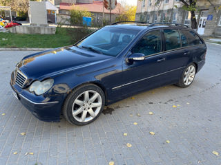 Mercedes C-Class foto 2