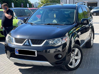 Mitsubishi Outlander foto 1