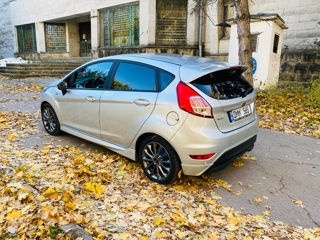 Ford Fiesta foto 8