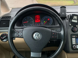 Volkswagen Touran foto 8