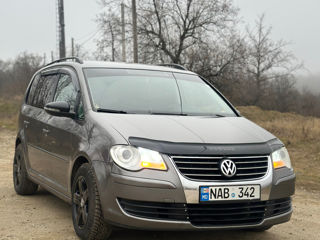 Volkswagen Touran foto 2