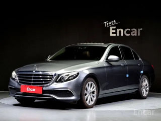 Mercedes E-Class foto 1