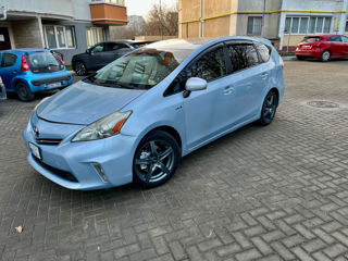 Toyota Prius v