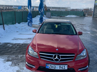 Mercedes C-Class foto 2