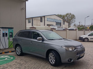 Mitsubishi Outlander foto 2