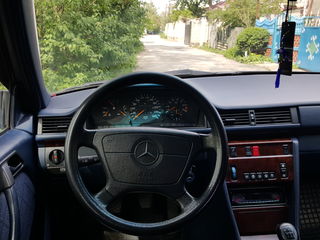 Mercedes Series (W124) foto 8