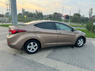 Hyundai Elantra foto 3