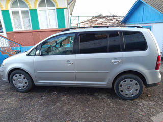 Volkswagen Touran foto 3