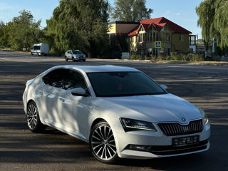 Skoda Superb foto 2