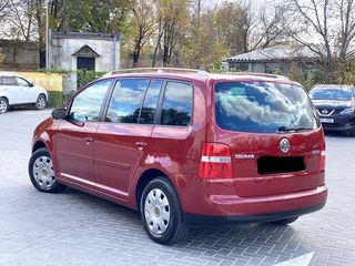 Volkswagen Touran foto 3