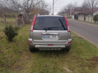 Nissan X-Trail foto 2