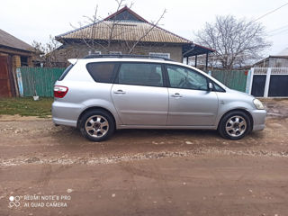 Toyota Avensis Verso foto 3