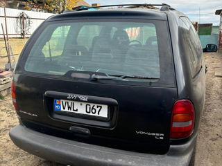 Chrysler Voyager foto 2