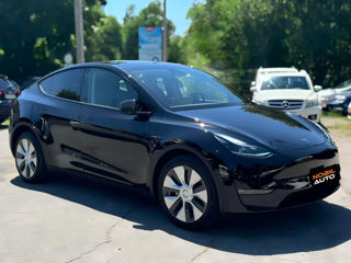 Tesla Model Y foto 1