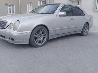 Mercedes E-Class foto 3