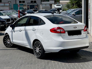 Ford Fiesta foto 5