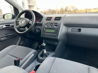 Volkswagen Touran foto 16