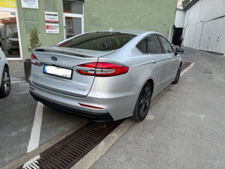 Ford Fusion foto 2