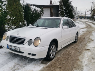 Mercedes E-Class foto 3