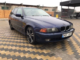 BMW 5 Series foto 2