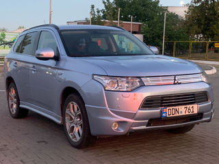 Mitsubishi Outlander foto 2