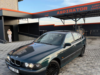 BMW 5 Series foto 2