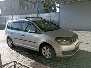 Volkswagen Touran foto 2