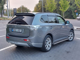 Mitsubishi Outlander foto 2