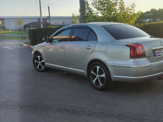 Toyota Avensis foto 3