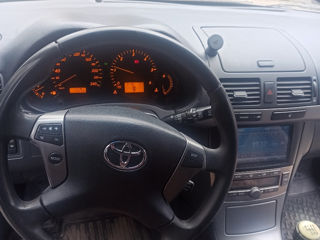 Toyota Avensis foto 8