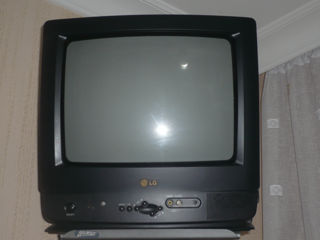 Телевизор LG+суппорт на стену