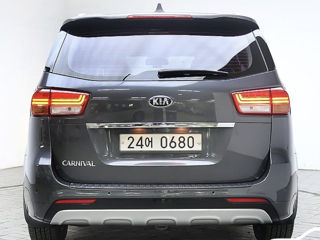 KIA Carnival foto 3