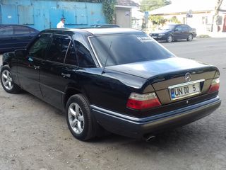 Mercedes Series (W124) foto 4