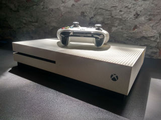 Xbox ONE S 500GB + Геймпад