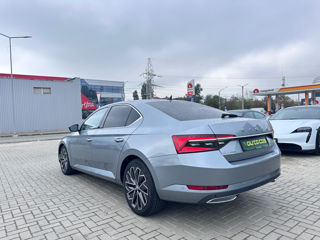 Skoda Superb foto 2