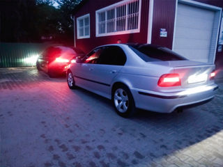 BMW 5 Series foto 6