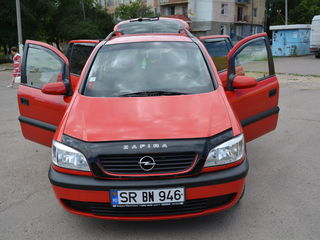 Opel Zafira foto 1