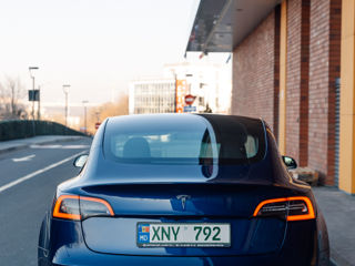 Tesla Model 3 foto 4