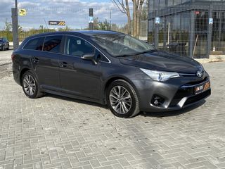 Toyota Avensis foto 2