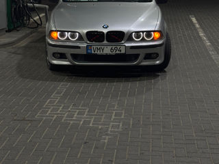 BMW 5 Series foto 2