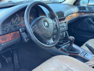 BMW 5 Series foto 8