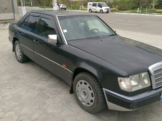 Mercedes Series (W124) foto 1