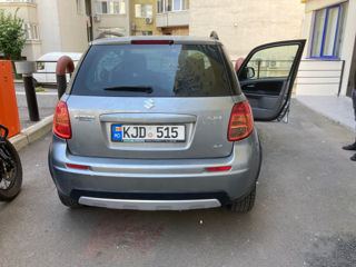 Suzuki SX4 foto 2